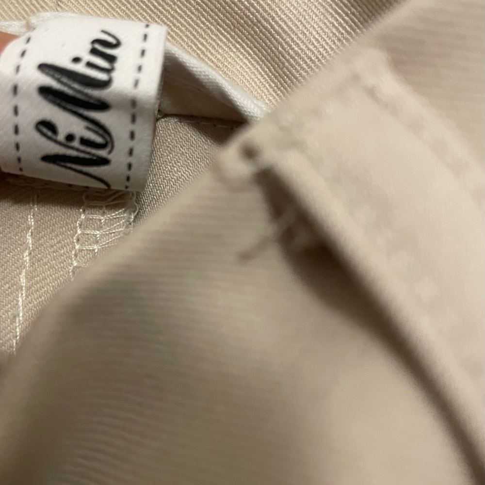 Wide-Leg Cream Dress Pants with Front Pleats - Picture 4 of 7